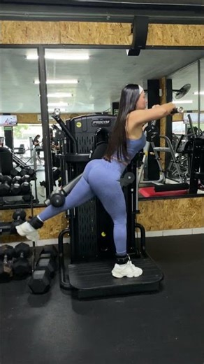 Glute kickback machine