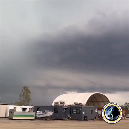 A wild storm has gone through Purga, near Ipswich. Damaging winds, large hail, heavy rain and power outages have all been reported. Video by HSC follower Zain | Higgins Storm Chasing