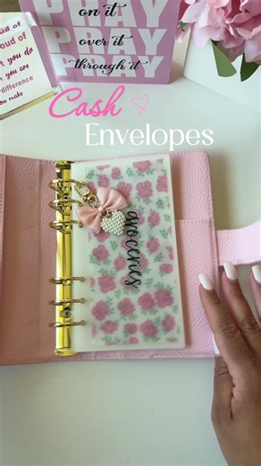 🎀 Make cash stuffing fun and cute 13 different t fonts available- on my website in bio ✨ #cashstuffing #budgeting #savingmoney #viralvideos #cashstuffingenvelopes