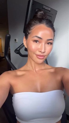 Savi Win | Fitness Coach | Real Results, Real Science on Instagram: "✨🍯 by @makeupartist.angela Lately I’ve been thinking about how I've kinda always been drawn to beauty in this soul feeding way... and I think that's why I love fitness so much?! Hair, makeup, skincare… those things genuinely make me feel like ME. They make me feel put together sure. But like there is something so therapeutic about shaping how I show up. It's very grounding. Which is so funny to me because as the only girl of f