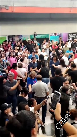 Baile en el metro, Chabacano 🎶🎶🕺 | La Mágica Ciudad de México