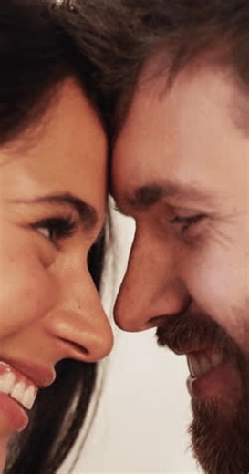 clip-4015307587-love-smile-couple-home-comfort-security-connection