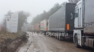 Constanța: Punctul de Trecere al Frontierei Negru Vodă aglomerat de TIR-uri. Zeci de autotrenuri așteaptă să intre în România (GALERIE FOTO)
