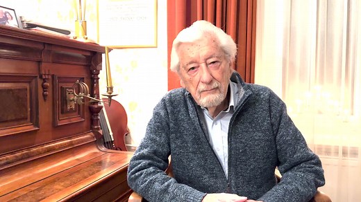 🎄✨ Karácsony napja alkalmából fogadják szeretettel a ma 92 éves Bede-Fazekas Csaba ünnepi üzenetét. 📖🕯️ Ady Endre: Karácsony Áldott, békés ünnepeket kívánunk mindenkinek! 🤍🎄 | Győri Nemzeti Színház Hivatalos Oldala