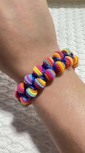 Pulseira da Amizade que Brilha no Escuro - Tutorial de Pulseira Macramê Feita à Mão