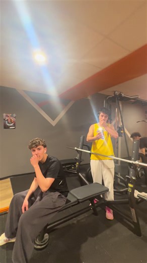 POV:tu mets ton téléphone derrière toi à la salle ? ##fypp##muscu##challenge##trend##humour
