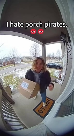 Hilarious Glitter Bomb Prank Catches Porch Pirate