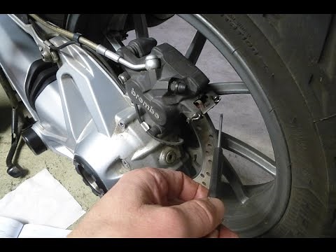 BMW R1200GS Bremsbeläge hinten wechseln