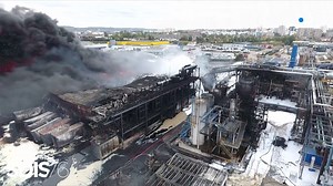 308K views · 1.6K reactions | VU DU CIEL... Les images impressionnantes des pompiers du Sdis76, les sapeurs-pompiers de la Seine-Maritime... Tout ce qu'il faut savoir sur l'incendie qui a ravagé l'usine Lubrizol de Rouen dans notre article https://france3-regions.francetvinfo.fr/normandie/seine-maritime/rouen/video-rouen-important-incendie-entreprise-lubrizol-classee-seveso-1727963.html | France 3 Normandie | Facebook