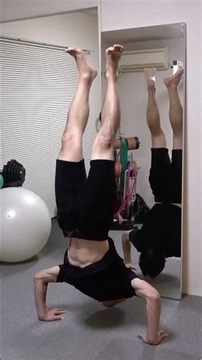 倒立腕立て伏せ