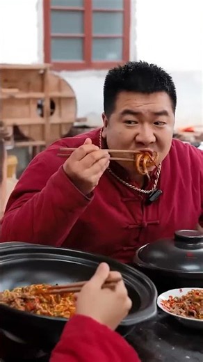 Fortunately, Da Zhuang didn't come, otherwise Bai Mao's big bowl might not be saved