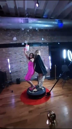 Vide Booth 360° by MASTER LIGHTS EVENT LLC