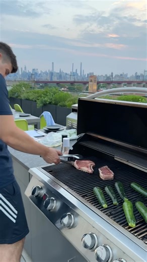 16K views · 648 reactions | Food is a love language, best shared when you force your partner (or bestie) to join 﫶藍 Also, take this as your sign to get outside, enjoy the summer weather and go BBQ… . . . #summerbbq #rooftop #couplecooking #steakfordinner | Alessandra Ciuffo | Facebook