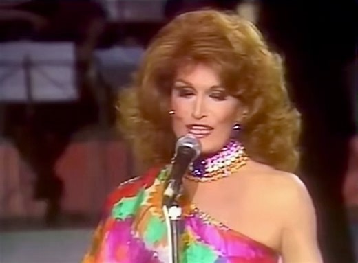 83K views · 3.3K reactions | DALIDA - Mourir sur scène ( (Champs-Élysées, 1984) | Sαmιά ‘ | Facebook