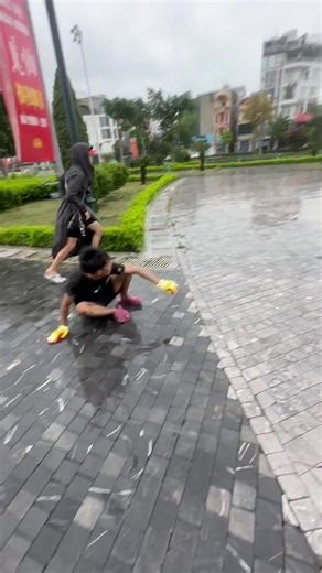 Thả diều tuột kẹp dây bắn guồng bay xa người bay theo #layangan #dieusao #kiteflying #pipas #patang