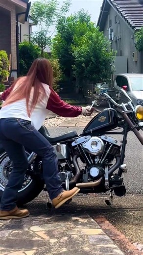 chopper trying kickstart with cool 😎 sound #chopperstyle #choppermotorcycle #harley