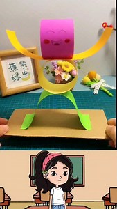 188K views · 42K reactions | Create a funny wiggling person with just a few steps! Place a curved paper strip on a cardboard base, balance a circular strip on top, and add another curved strip facing upward. Finish with a paper circle for the face, complete with eyes and a mouth. Watch your wiggling creation come to life and bring endless smiles! Easy paper craft idea. Fun activity to with children. | Paper Craft Ideas | Facebook