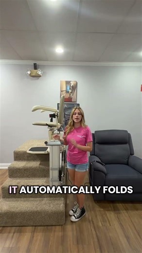 Harmar SL600 Folding Rail Demo | This Stairlift Rail Folds Away 🤯| Isabel with HomePro Mobility