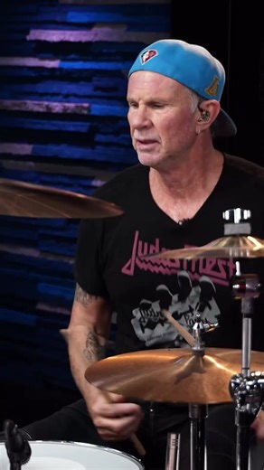 1.1M views · 77K reactions | Chad Smith tocando "Break My Heart" de Dua Lipa. Chad formó parte de Future Nostalgia en la batería de esta canción  drumeo | Red Hot Chili Peppers Argentina | Facebook