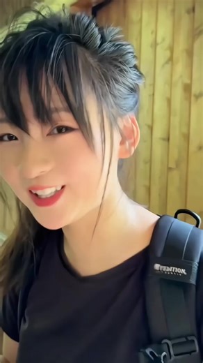 Kirain ceweknya mau di ajak mendaki gunung beneran, Ehh ternyata hanya wahana bermain...,😅😅