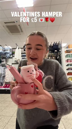 Emma Jenkins | Travel & Lifestyle on Instagram: "I love a lil hamper & this one is perfect for Valentine’s Day + it’s just over £5!! 💌💘 @homebargains #valentinesday #valentines #giftideas #giftsforher"