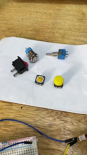 A la découverte de l’interrupteur et bouton poussoir #tech221 #arduino #electronique #iot #DIY #new #maker