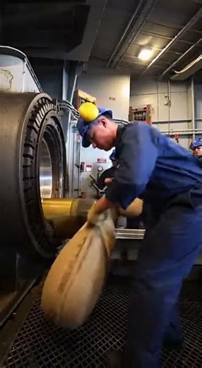 Reloading a 16-Inch Gun — The Power That Shook the Sea (WWII)