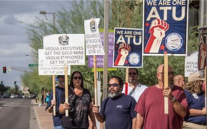 Phoenix bus drivers protest contract offer at city hall