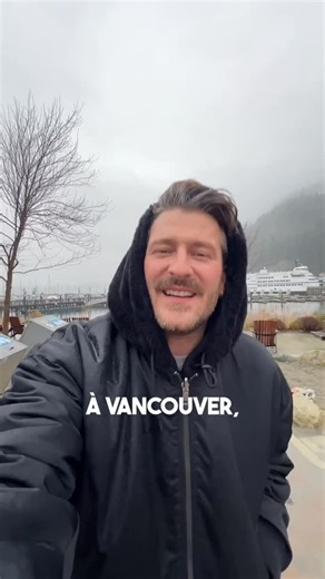 Mathieu Allouch on Instagram: "Balade vers Vancouver 🇨🇦 à Horseshoe Bay, sous la bruine typique de la région 🌧️ 🍁 Puis dîner à @thejunctionpub voir le cabaret show de @exclusivelygenesis 👏 Une chouette escale comme on les aime ! @layova.app le plan vous plaît ??je suis certain que vous l’avez déjà enregistré avant que je n’aille vérifier ! (Pour info et lui faire de la pub, Layova est une app par et pour les Crew pour trouver de supers activités !)"