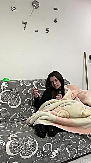 io che finalmente inizio ad avere una vita sociale😍.. prendo il covid dopo 3 anni di amuchina anche nel c*lo per non prenderlo,perchè me lo porta mio cognato🥲👍