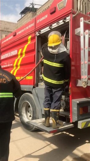 Karachi fire 🔥 fiters fire Defence training for childs & teachers #karachifire ‪@MustafaHanif‬