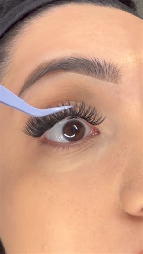 𝑫𝒆𝒍𝒊𝒂 | 𝑴𝒂𝒌𝒆𝒖𝒑 ∙ 𝑳𝒂𝒔𝒉𝒆𝒔 ∙𝑩𝒓𝒐𝒘𝒔✨ on Instagram: "Double stacking cluster lashes ✨ Using lengths 10mm-15mm #avlashtech #lancasterlashtech #lancasterlashes #avlashes #clusterlashes"