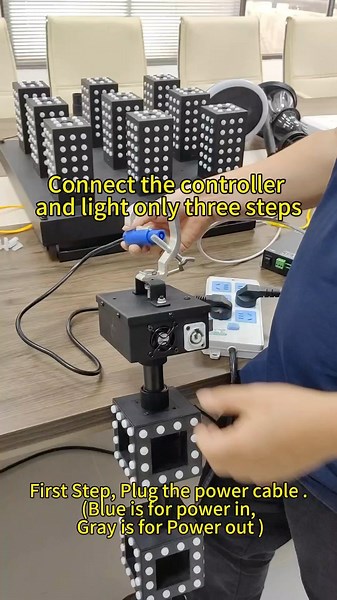 SDIP Light1766 on Instagram: "Teach you how to use our gourd light in great detail🤓 #clublighting #ledlights #eventlighting #nightclubdesign #controller #sdiplight #sdiplight1766"