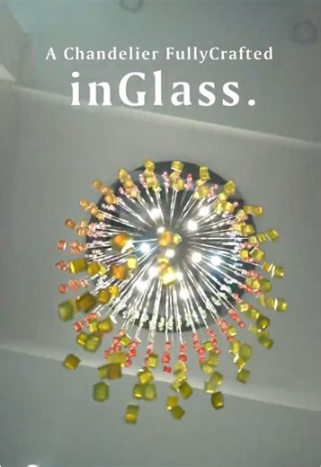 تحفة فنية: نجفة زجاجية تجمع بين الفن والضوء