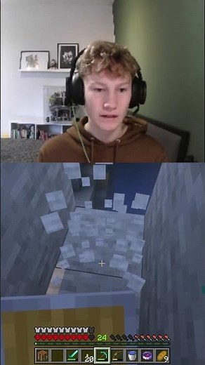 I almost drowned because my game lagged (Minecraft Hardcore)