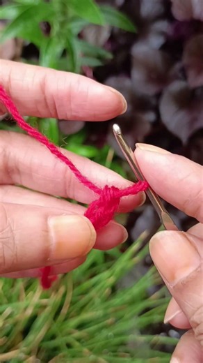 How to Crochet in the Back Bump of the Foundation Chain | Easy Beginner Crochet Tutorial