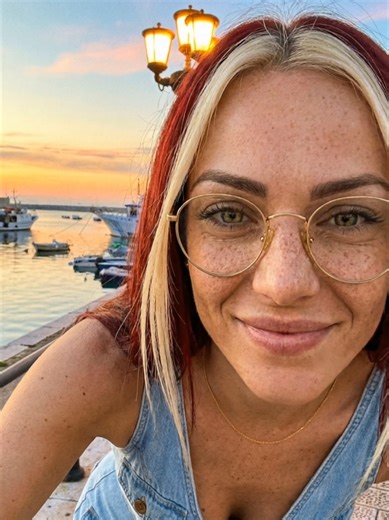 Ciao a tutti! Mi chiamo Clara e amo catturare la bellezza dei piccoli momenti e dei luoghi che mi fanno battere il cuore. Vento tra i capelli, profumo di mare e la bellezza senza tempo di Bari. La Puglia non smette mai di incantarmi. 🌅🇮🇹 Hi everyone! I’m Clara, and I love capturing the beauty of small moments and the places that make my heart skip a beat. Wind in my hair, the scent of the sea, and the timeless beauty of Bari. Puglia never ceases to enchant me. 🌅🇮🇹 #bari #Puglia #LungomareB