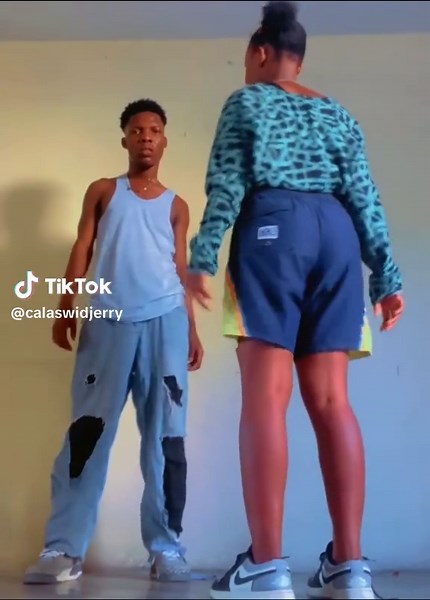 Discover Féfé Fenomène's Dance Moves