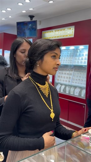 Thampu Vinothas on Instagram: "Today was truly special ✨ A beautiful bride visited us to select her wedding jewelry from head to toe. From stunning neck pieces to elegant gold bangles and even something special for her mom every piece was chosen with love. We are honored to be part of her big day and grateful to provide her with our very best service. #mohanjewelrymart #reeltrending #reeltrending #jewelleryreels #srilankan_tik_ #tamilreels #SaintValentin2026 #indianreels #GiftWithLove #bridetobe