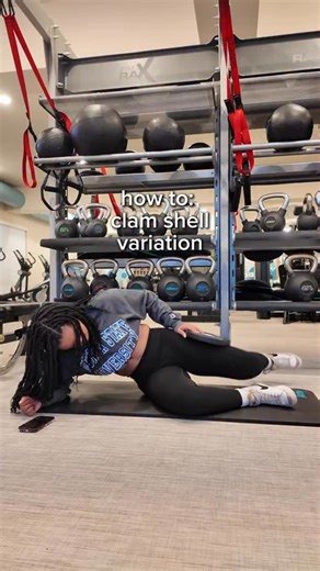 tamera | glute coach on Instagram: "How to do clam shells; this a clam shell variation these have a little more activation than the regular versions — ALL home workout programs 50% off until Monday 🫶🏽 🔗 in bi0 for workout programs (dc; DIPS) 🤍 #fitness #weightgainjourney #workout #fitnesstips #gluteworkout #fitnessmotivation #fitnesstransformation #glutes #blackfitness #mealprep #hipdips"