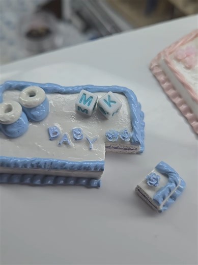 Miniature sheet cakes on Tiktok Live! #livehighlights #dollhouseminiatures #diyminiatures #minifoods #miniatures