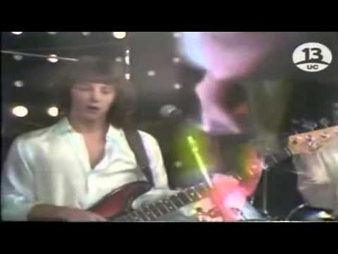 GRUPO BANANA - ELLA ESTA CON LAGRIMAS EN LOS OJOS