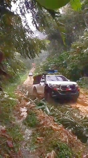 Toyota Hilux Off Road Power #offroad #hilux #hilux4x4 #4x4 #4wd #hiluxoffroad #pickup #foryou