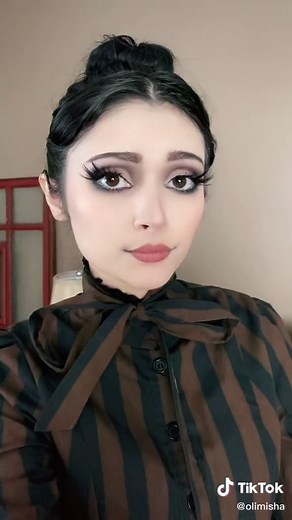 Victoria Everglot Cosplay: Corpse Bride Makeup and Tim Burton Character