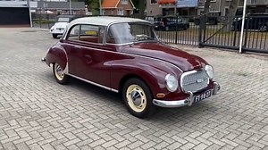 El Auto Union 1000 fue un berlina del Segmento D de tracción delantera fabricado por la Auto Union AG de Alemania entre 1958 y 1963. Fue el primero (y en muchos mercados el último) modelo de marca Auto Union por el fabricante desde 1930: reemplazó al paradójicamente en gran medida al großen (grande) DKW 3=6, denominación oficial F94, aunque este último continuó en producción, de modo tranquilizador ahora calificado como el DKW 900 por otro año. Los dos coches fueron muy similares, pero el nuevo 