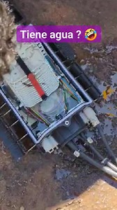 Revisando caja de empalme #FiberToTheHome #fiberopticinternet #tecnologiadepunta #Comunicaciones #hardwaretools #gbic #GPONOLT #WIFI #fibrasópticasdeméxico #ComunicacionesEmpresariales #telemática #Instaladores #FTTx #GBIC #fttx #ingeniería #fibraópticahogar #internetfiberoptik | Aprendiendo de fibra óptica