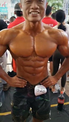 Men physique bodybuilder 2021_0801