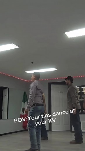 Cómo baila el tío en quinceañeras: pasos y momentos divertidos