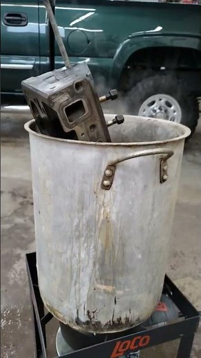 Low-buck hot tank! 💰💦 I built this to clean a used set of 062 Vortec heads. #diy #smallblock #shorts