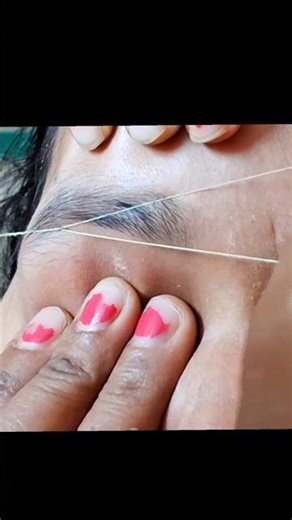 Threading Me Shape Dene Ka Sahi Tarika #trendingshorts #threading #threadingvideo#eyebrows#shortfeed